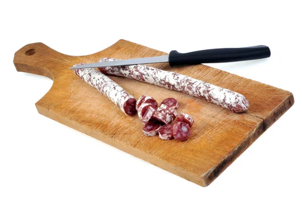 Trockene Wurst Auf Einem Schneidebrett Mit Einem Messer Nahaufnahme Auf — Stockfoto