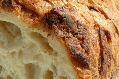 Dilimlenmiş beyaz Fransız ekmeği. 