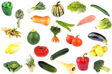 Beyaz arka planda karışık sebzeler. 