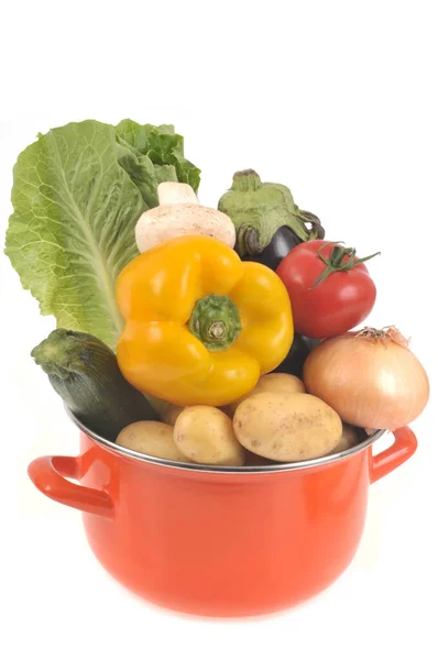 Conceito Cozinhar Legumes Com Forno Holandês Fundo Branco — Fotografia de Stock