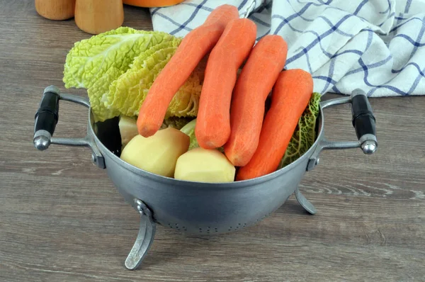 Colador Verduras Crudas Cerca — Foto de Stock