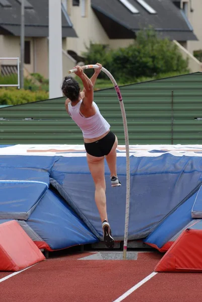 Saltador Pólo Feminino Uma Competição Atletismo — Fotografia de Stock