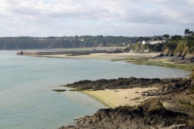 Binic 'teki avantajlı liman sahili alçak gelgitte
