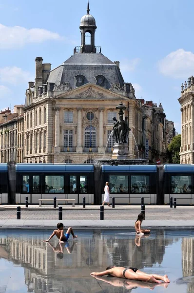 Waterspiegel Place Bourse Bordeaux — Stockfoto