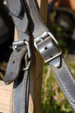 Kemerli deri kayışlar. Yakın çekim.