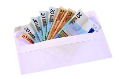 Banknotlar beyaz arkaplana yakın bir zarf içinde