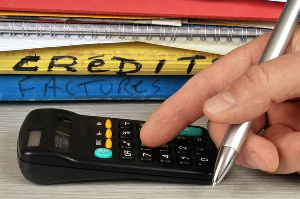 Kreditkalkulationskonzept Mit Stift Und Taschenrechner Hautnah — Stockfoto