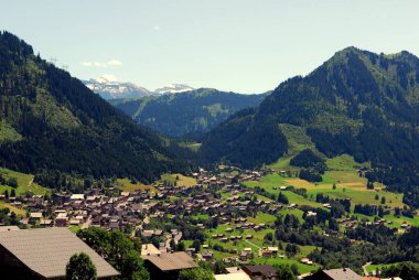 Fransız Alplerinde Haute-Savoie 'deki Chatel Köyü
