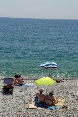 Yazın Fransız Rivierası 'nda güzel bir sahil.