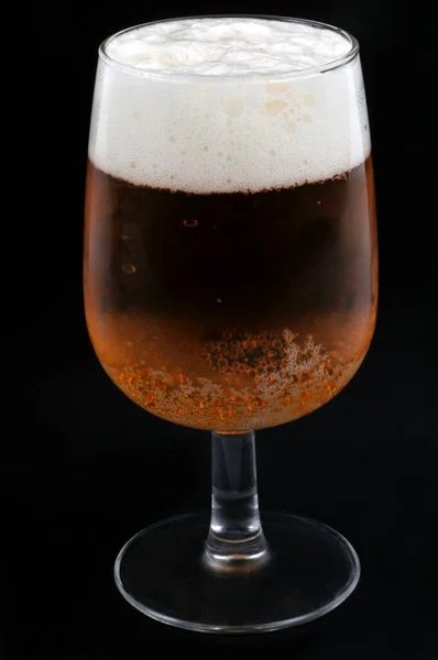 Copo Cerveja Lager Close Fundo Preto — Fotografia de Stock