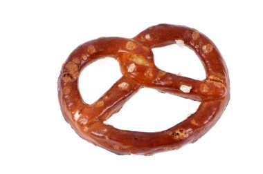 Tuzlu kraker. Beyaz arkaplanı kapat.