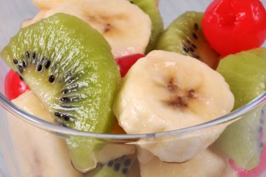 Meyve salatası verrine, yakın plan, Verrine de salade de fruit en gros planı.