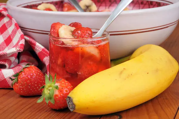 Placa Verrina Ensalada Frutas Fresa Plátano Con Ingredientes —  Fotos de Stock