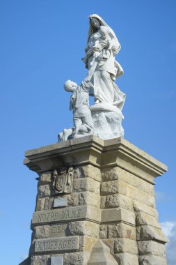 Pointe du Raz 'da Gemi Kazazedeleri Heykeli 