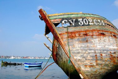 Brittany 'de bir plajda enkaz