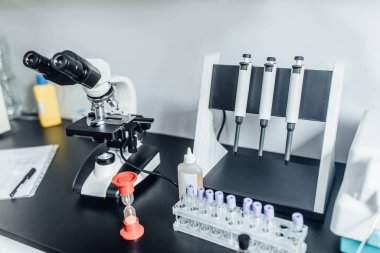 Biyoteknoloji laboratuvarı donanım donanımı, seçici odak