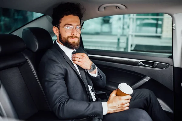Schöner Junger Geschäftsmann Der Auto Fährt Selektiver Fokus — Stockfoto