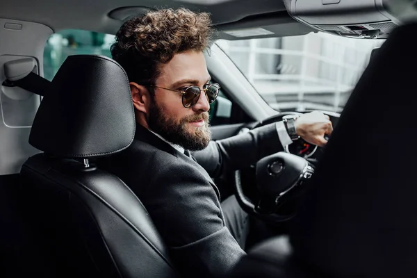 Bonito Jovem Empresário Carro Condução Foco Seletivo — Fotografia de Stock