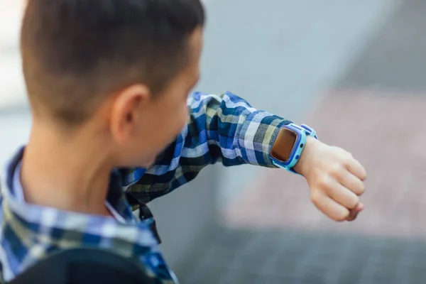 Jongen Met Smartwatch Selectieve Focus — Stockfoto