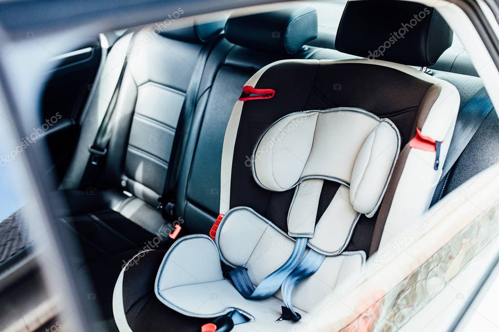 Safety armchair for baby in car 