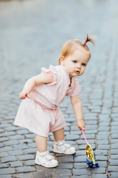 Frumoasa Fata Copil Izolat Fundal Alb — Fotografie, imagine de stoc