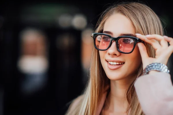 Genç güzel moda kadın portresi
