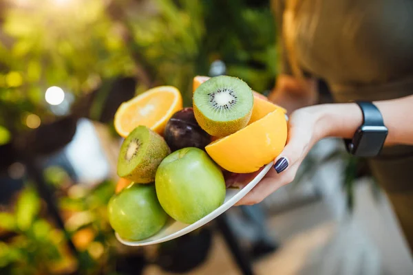 Close Foto Gezonde Verzorging Voedselconcept Kom Met Vers Fruit — Stockfoto
