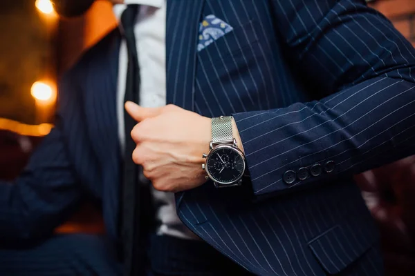 Männeruhr Zur Hand Klassische Accessoires Und Stil Für Männer — Stockfoto