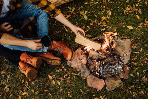 Man Throws Firewood Fire Close Photo Bonfire Forest Tent Happy — Stock Photo, Image