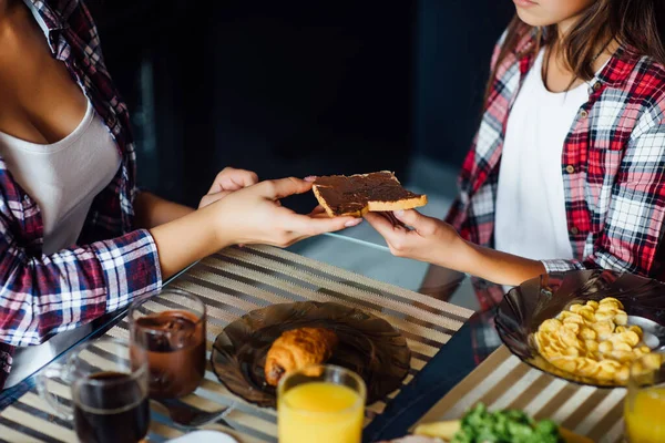 Cropped Image Girls Have Breakfast Flakes Bread Spread Chocolate — Stock Photo, Image