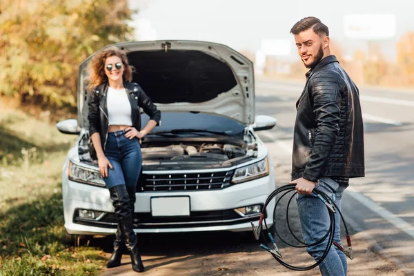 Young Woman Broke Car While Traveling Way Rest Bearded Man — Stock Photo, Image