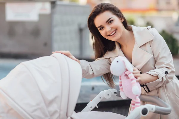 Young Pretty Brunette Mother Holding Stroller Walking Baby Good Weather — Stock Photo, Image