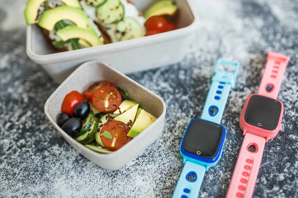 Niet Calorisch Voedsel Fit Met Grote Rondingen Blijven Sport Horloge — Stockfoto