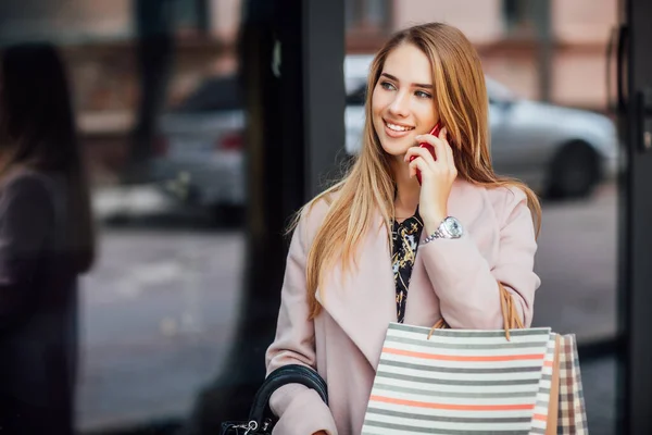 Stylová Blond Krásná Žena Nákupními Taškami Blondýny Dívka Módním Oblečení — Stock fotografie