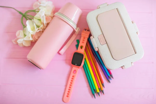 Terug Naar School Concept Lunchdoos Horloge Blauwe Thermosfles Geïsoleerd Blauw — Stockfoto