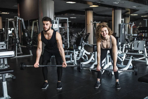 Fitness Und Junges Paar Trainieren Fitnessstudio Mit Langhantelgewichten — Stockfoto