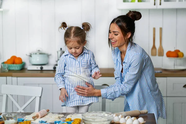 Little Daughter Helping Her Mother Cooking Cookies Holidays Family Look — Stock Photo, Image