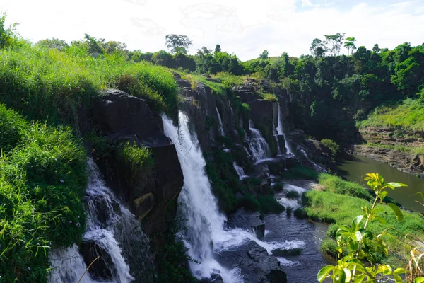 Incredibile Cascata Pongour Vietnam Lat Con Buddha Cima Concetto Viaggio — Foto Stock