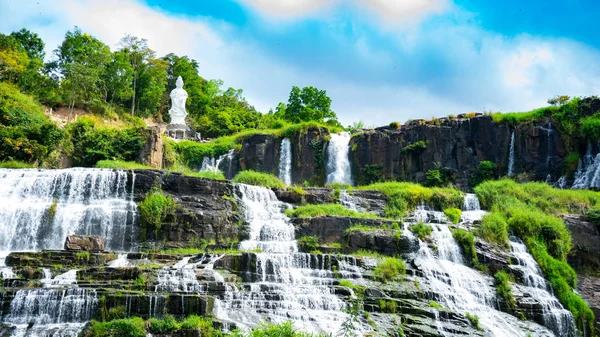 Cachoeira Incrível Pongour Vietnã Lat Com Buda Topo Conceito Viagem — Fotografia de Stock