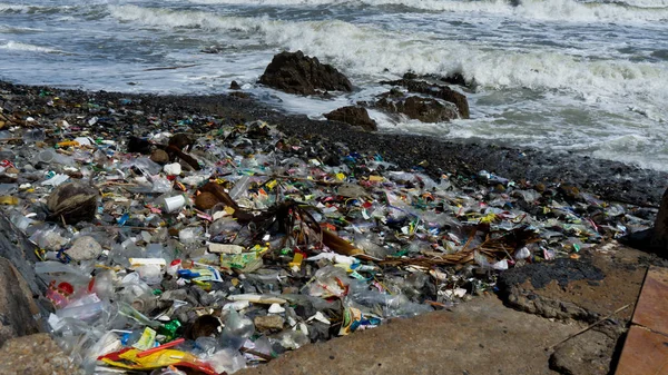 海滩和海上垃圾太多了 越南海滩上的垃圾 海滩污染概念 — 图库照片