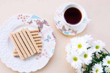 Güzel bir geçmişi olan iştah açıcı bir tatlı.