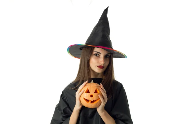 Skönhet ung brunett flicka i Halloween stil kläder — Stockfoto