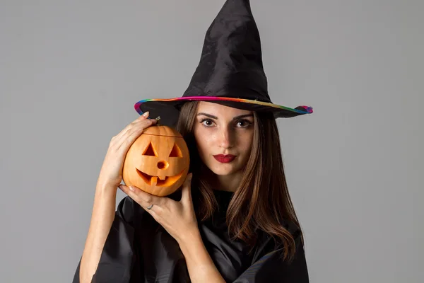 Piękna Młoda Dziewczyna Brunetka w stylu Halloween ubrania — Zdjęcie stockowe