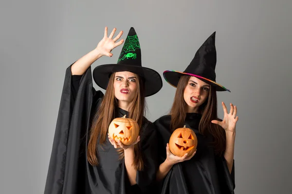 Aranyos fiatal lányok Halloween stílusú ruhák — Stock Fotó