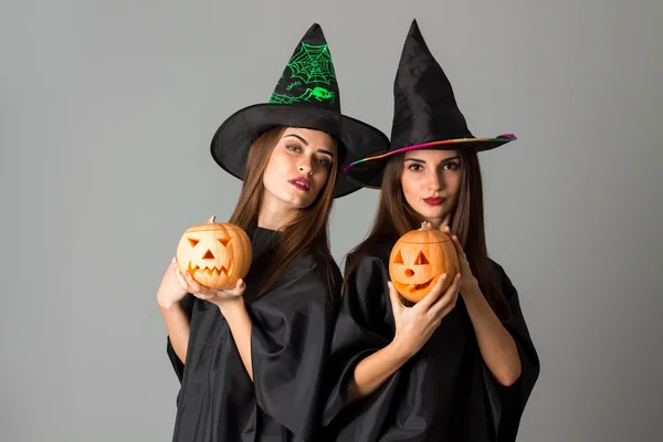 Two Beautiful girls in halloween style — Stockfoto