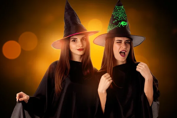 Mulheres alegres jovens em estilo halloween — Fotografia de Stock