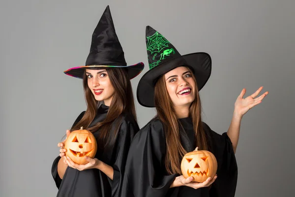 Two young girls in halloween style — Φωτογραφία Αρχείου