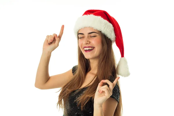 Ritratto di allegra bellezza ragazza in cappello di Babbo Natale — Foto Stock