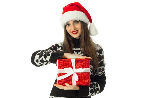 Allegra ragazza in maglione caldo e cappello di Babbo Natale — Foto Stock