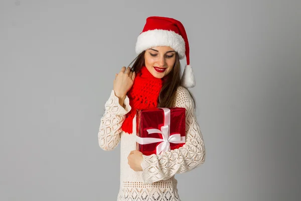 Santa kalap, ajándék lány — Stock Fotó